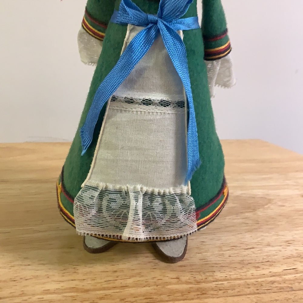 DOLL - Picture 4 of 9